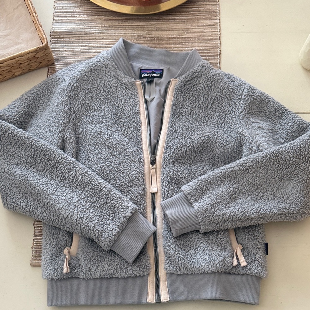 Patagonia zip up teddy jacket